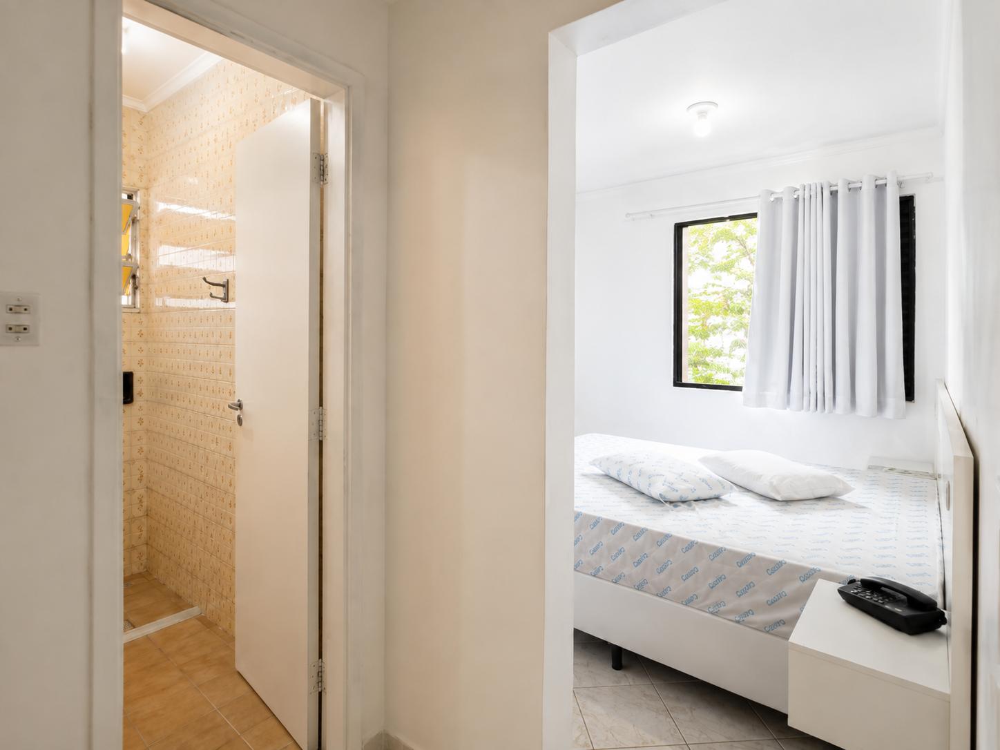 Detalhes do quarto e roupas de cama